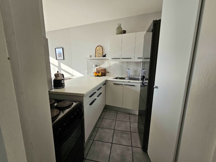 2 Bedroom Property for Sale in Vredehoek Western Cape